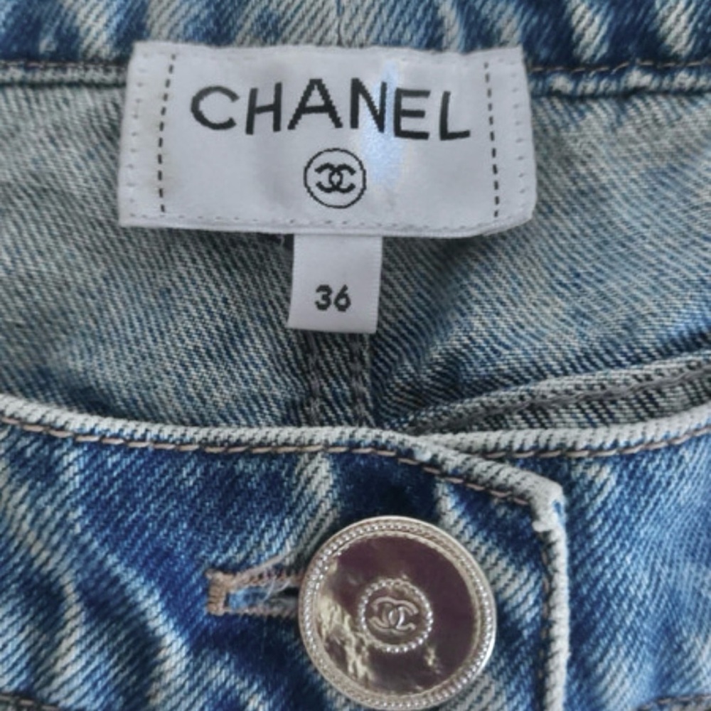 CHANEL 23N COCO NEIGE BLUE STRAIGHT JEANS WITH WHITE LEATHER CHAIN TRIMS SIZE 36 - Picture 10 of 16